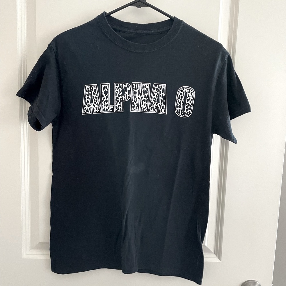 Alpha Omicron Pi t shirt ✨